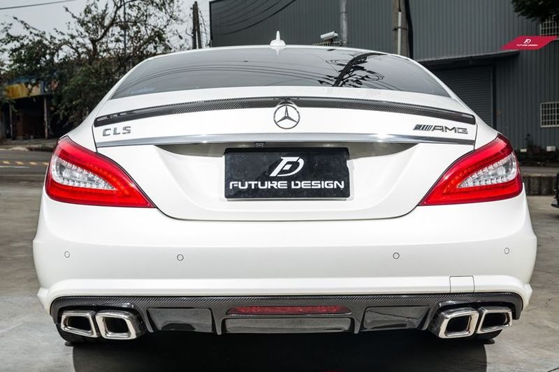W218 CLS - AMG CLS63 style Carbon Rear Diffuser 02
